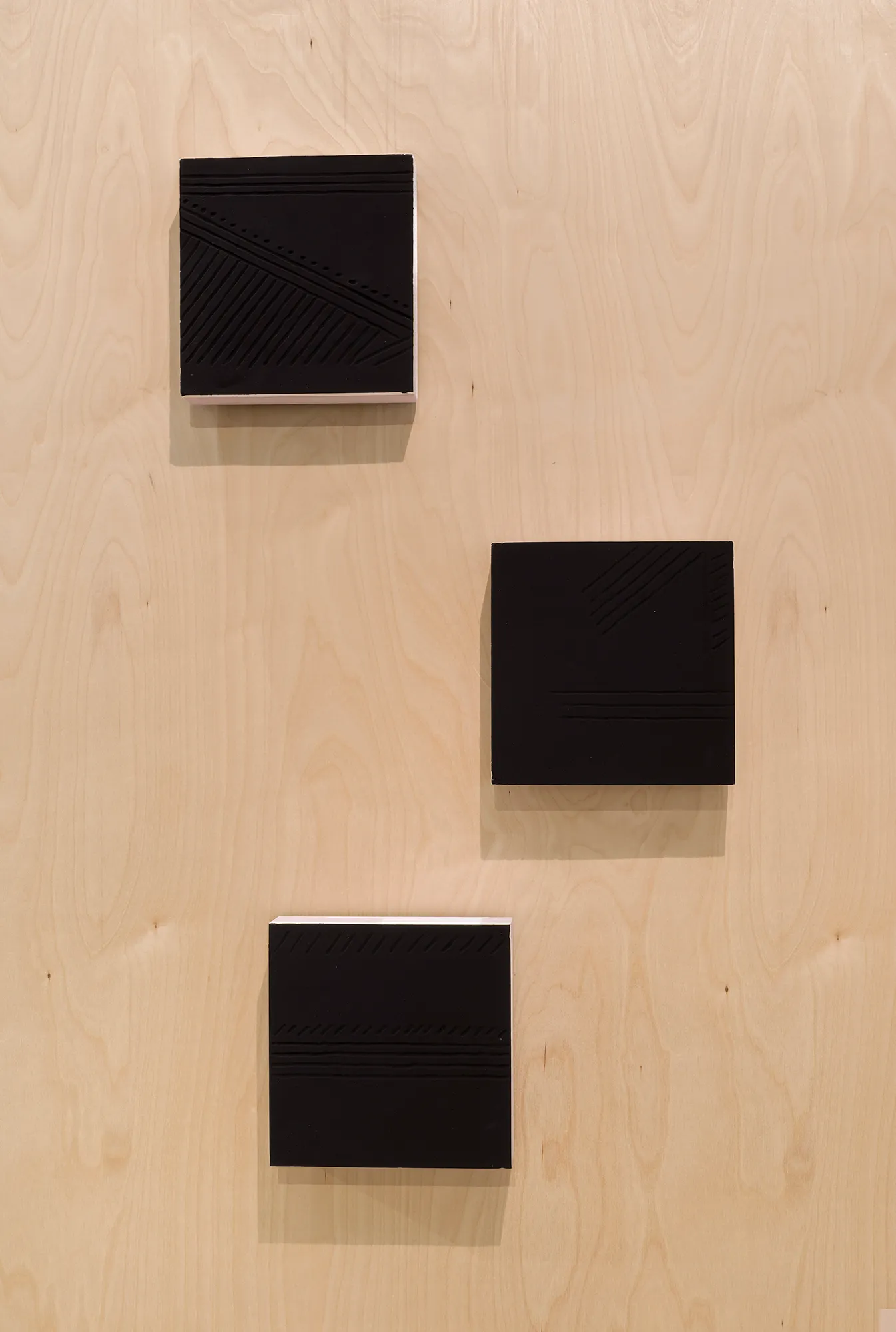 Alexis Gros-Louis, B.F.L.M.P.X.Z, 2024. Polystyrène, plâtre, acrylique