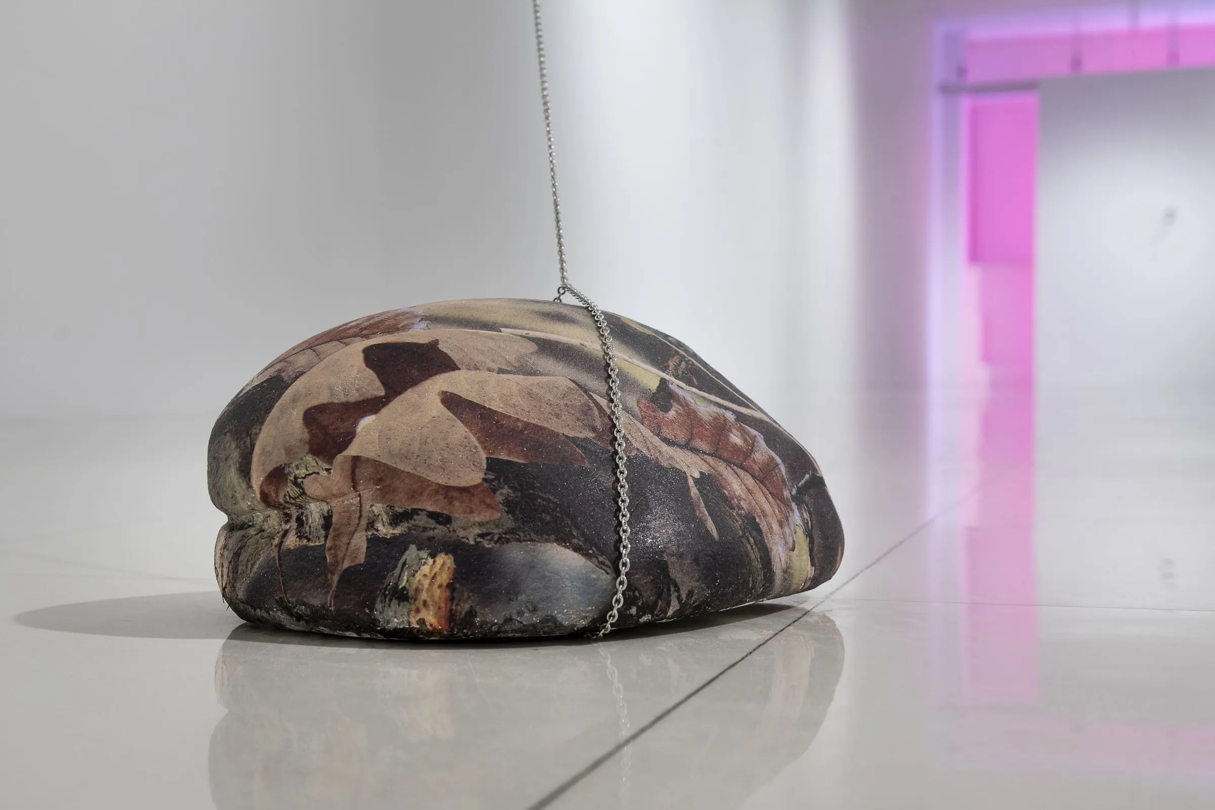 Magali Hébert Huot, Trame-Hatch, 2024. Installation Galerie des arts visuels, Université Laval