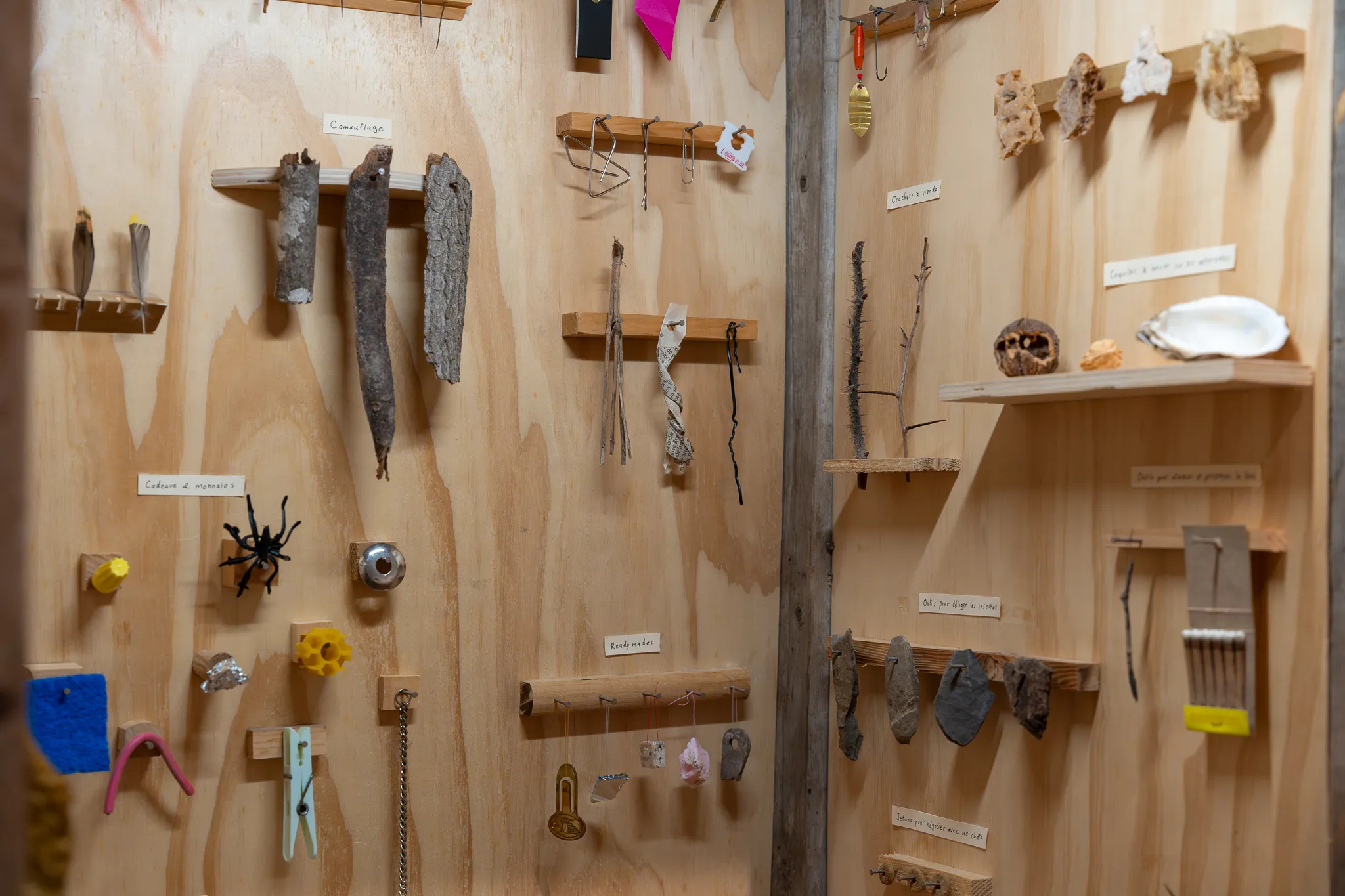 Richard Ibghy et Marilou Lemmens, Bibliothèque d’outils communautaire pour les oiseaux, 2021 (détail). Photo Anthony François