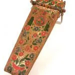 Anonyme, [Iroquois, Mohawk] Porte-bébé, 1900-1925 (Collection du Musée McCord Don de Dr. C. F. Martin )
